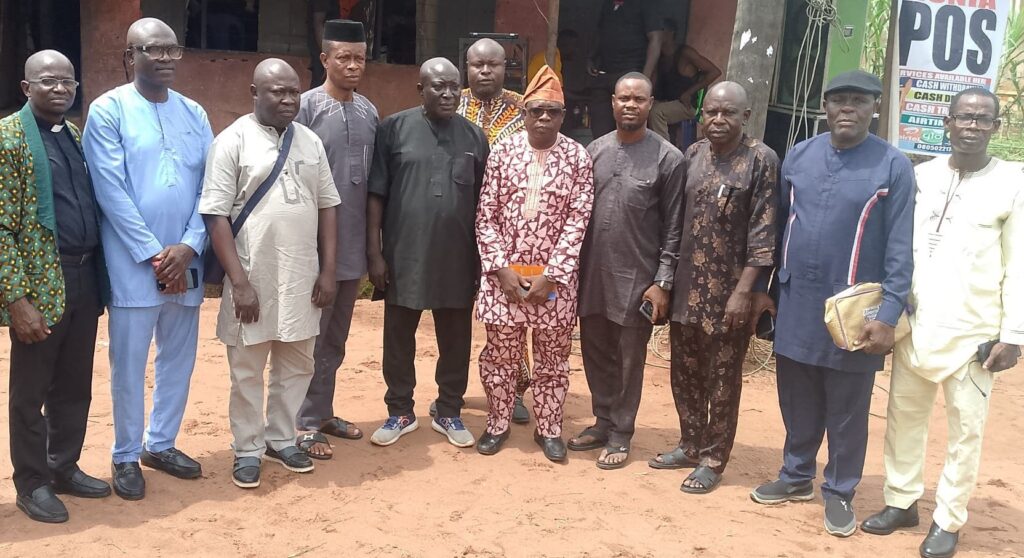 Group Photograph at the Visit of the Family of Late Comr. Osas Iyamu